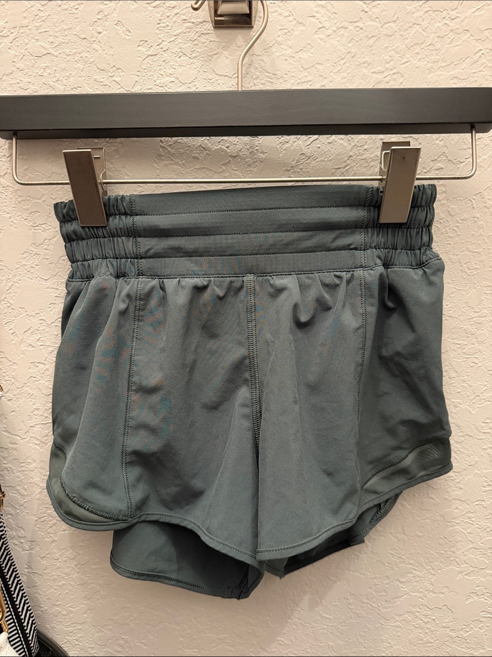 lululemon athletica Hotty hot 2.5 army green shorts